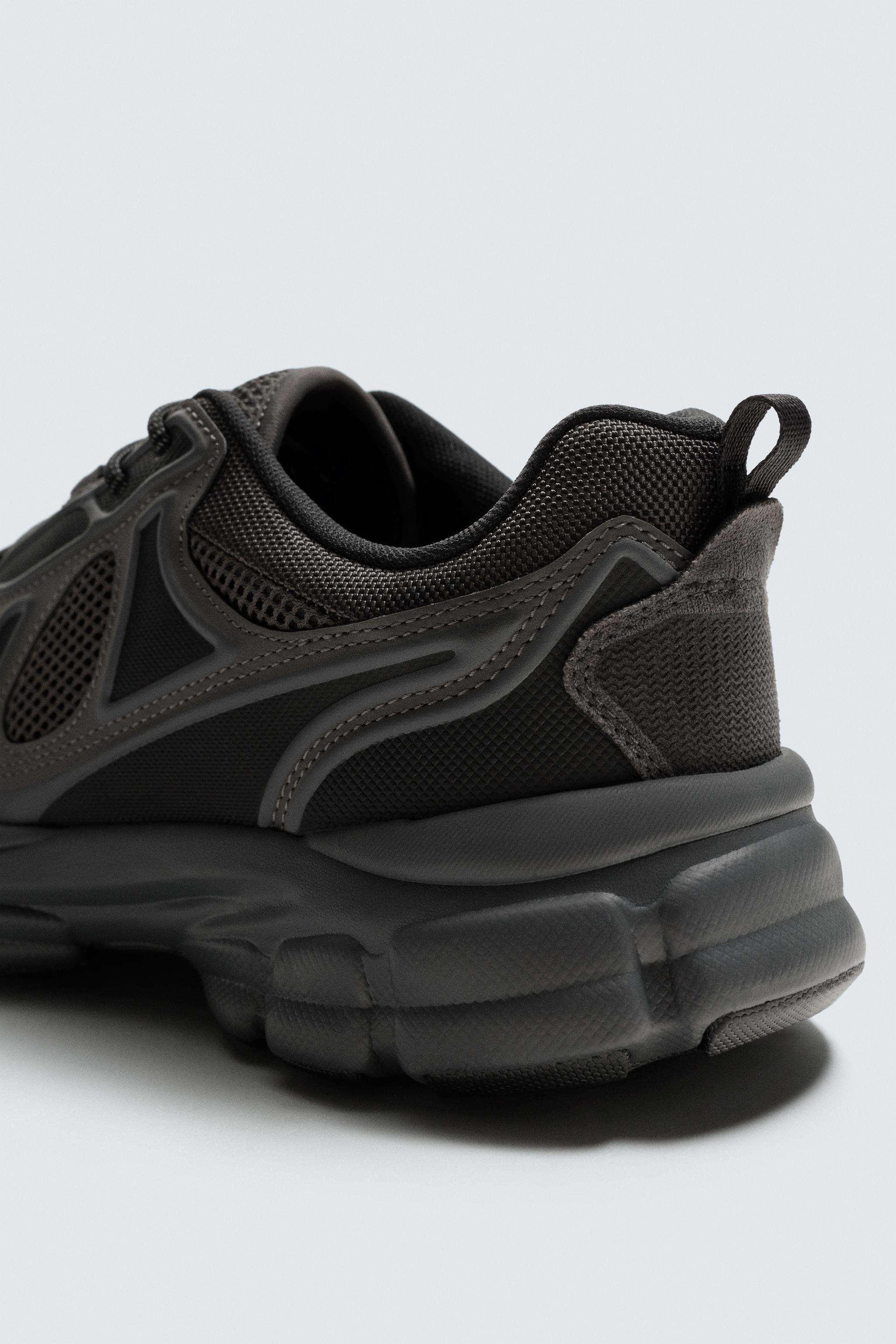 CHUNKY SOLE SNEAKERS
